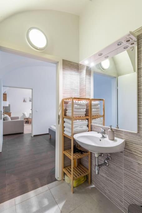 Appartamento Free Parking I 500 Mbit Wifi I Kingsize Bed Vienna Esterno foto